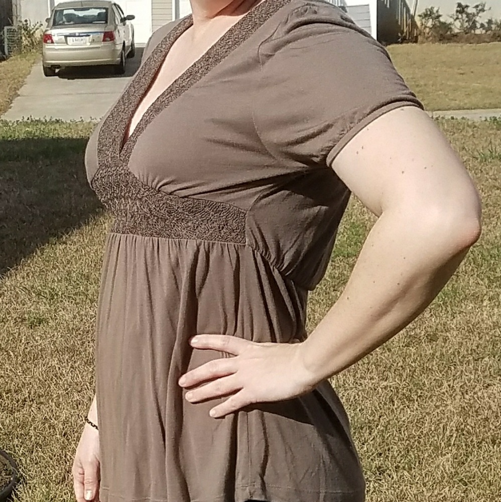 🎈 Dressy V-Neck blouse taupe - great condition